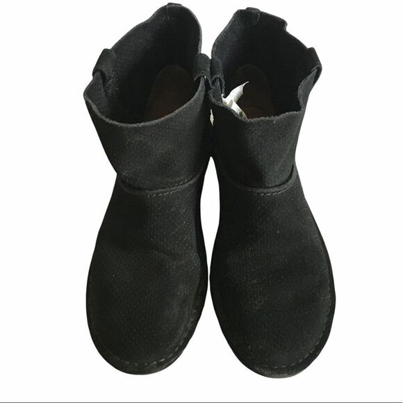 Ugg Women’s Classic Unlined Mini Perf Black Suede Ankle Boots 8 - Picture 4 of 14